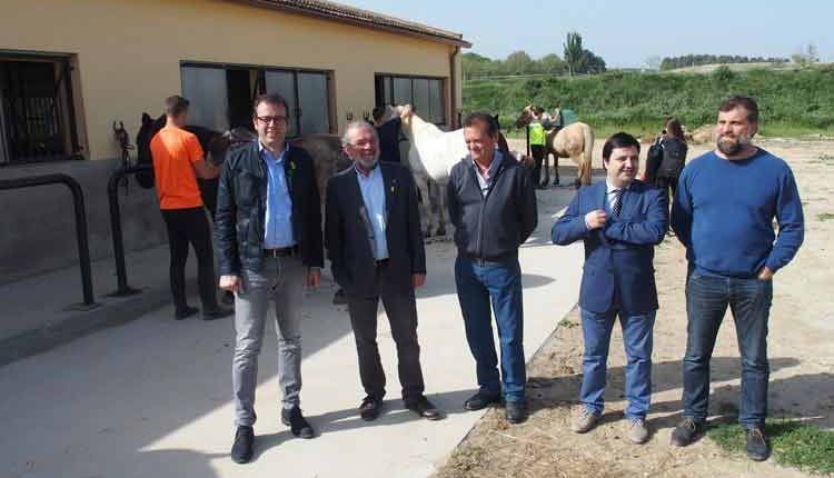 EquiMollerussa se celebrarà del 4 al 6 de maig, estarà obert al públic general, sent l’entrada gratuïta, i es complementarà amb una àmplia oferta com espectacles eqüestres, exposicions de maquinària o una part gastronòmica