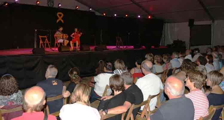 Rosa Maria Perelló assisteix a un dels concerts de la Trobada amb els Acordionistes del Pirineu