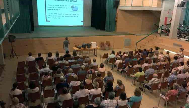 assistència de públic en la primera reunió informativa celebrada ahir al vespre