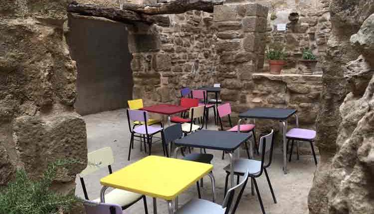 Mercat de les Puces, una activitat de caràcter mensual que es repetirà cada darrer dissabte de mes amb tot tipus de productes de segona mà, com roba, música, elements de decoració, estris, antiguitats, joguines, llibres...