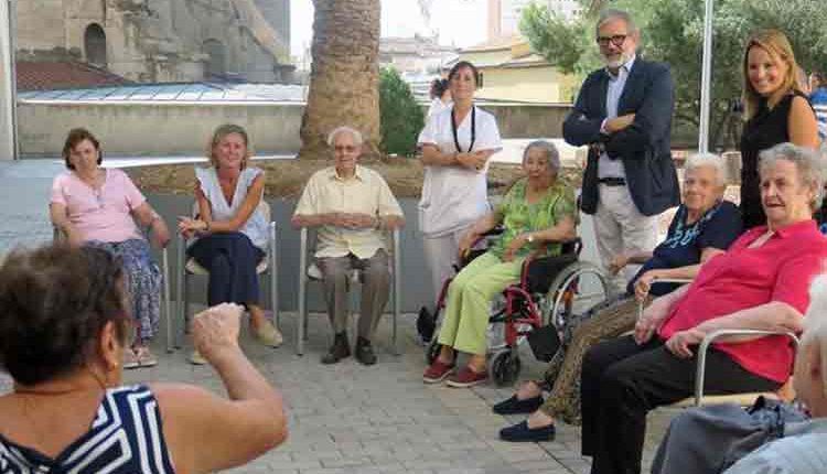 Lleida compta amb dos centres de dia municipals, aquest de Santa Clara i el de Magraners, que també té 20 places públiques –en conveni amb la Generalitat-.