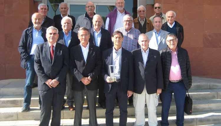 Membres del club de l'Amistat Terrres de Lleida juntament almb el Dr.Francesc Xavier Abardia, llicenciat en medicina i cirurgia, especialista en cardiologia