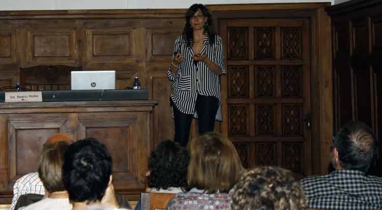 Beatriu Mothe comparteix a l’IEI els seus coneixements sobre el VIH i la Sida