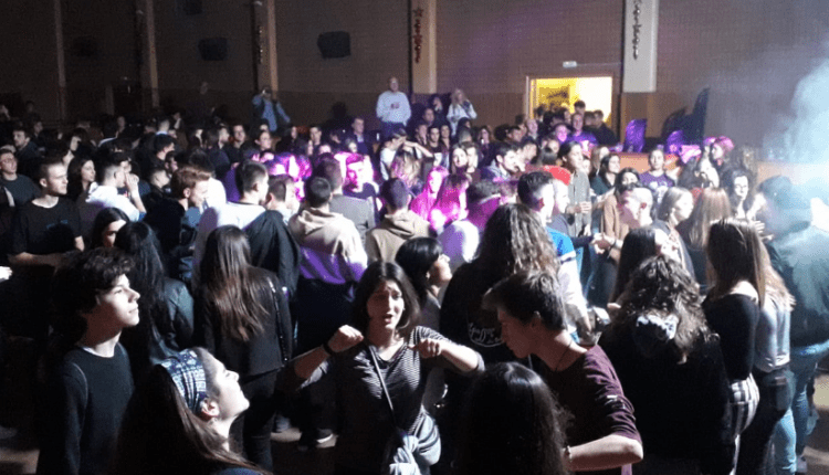 ASTELLDANS. Festa de Nadal, amb la participació del grup de versions La Reixa i els Djs Moncho i Dj Bleizy.