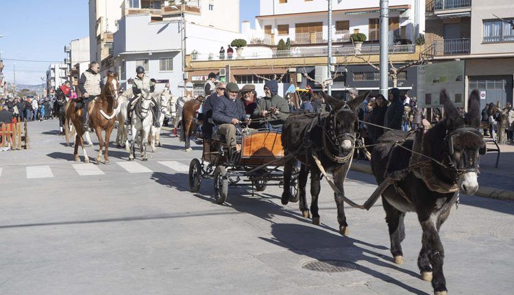 ALMENAR FINALITZA SANT ANTONI AMB ELS TRADICIONALS TRES TOMBS