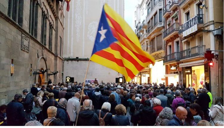 CANTEM TAN SI PLOU COM SI TRONA