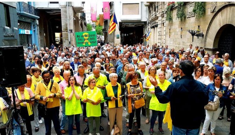 DILLUNS 27 DE MAIG. A la Plaça Paeria a l'endemà de les eleccions municipals i europees
