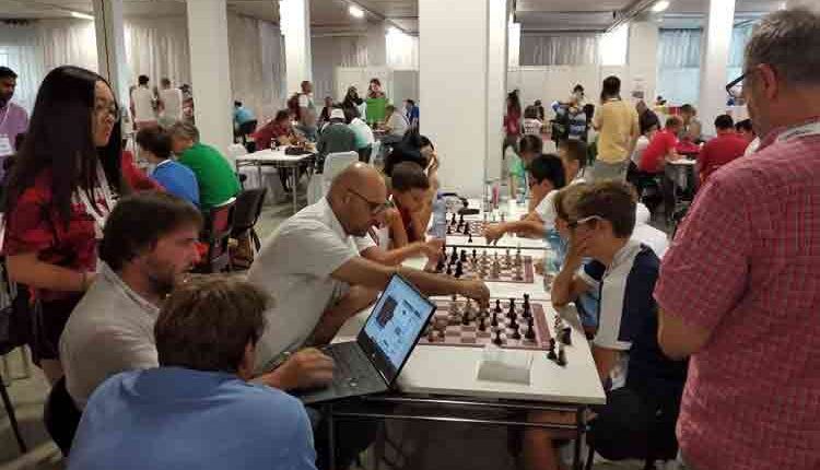 Josep Oms va dirigir quatre jugadors a l’Europeu d’Edats de Bratislava