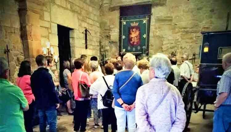 EL CASTELL DE LES PALLARGUES ORGANITZA VISITES “A LA LLUM DE LES ESPELMES”