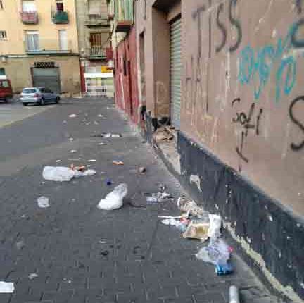 L’ASSOCIACIÓ DE VEÏNS DE JAUME DENUNCIA LA MANCA DE CIVISME EN QUE VIU PERMANENTMENT EL BARRI ANTIC