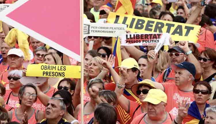 Neix Tsunami Democràtic per donar una resposta "desobedient i no violenta" a la sentència de l'1-O