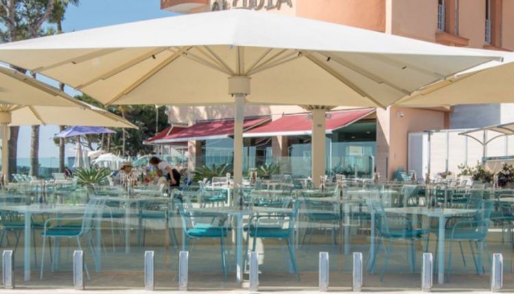 Desenvolupen un para-sol intel·ligent per a bars i restaurants que utilitza l'energia solar per a la il·luminació