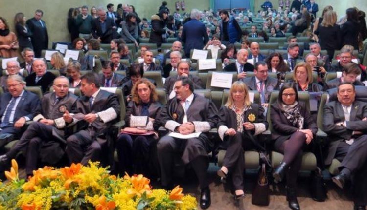 La consellera de Justícia, en la festa dels advocats de Lleida