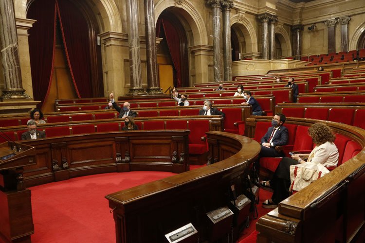 El Parlament no reconeix com a legítima la sentència i manté la confiança en Torra amb els vots de JxCat, ERC i CUP