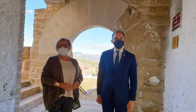 Reunions de treball del subdelegat del Govern a Lleida, José Crespín, amb l’alcaldessa d’Almenar, Teresa Malla, i posteriorment amb l’alcalde de Sunyer, Jaume Gort