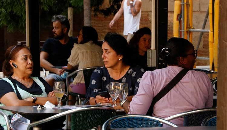 El Govern manté el tancament de la restauració i les limitacions al comerç per a aquesta mitjanit a l'espera del TSJC