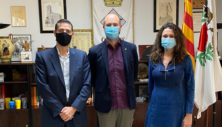 L'Ajuntament de Corbins i Fundació “La Caixa” signen un conveni per adquirir material per a alumnes de famílies amb dificultats econòmiques.