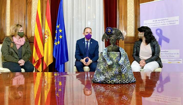 José Crespín entrega el reconeixement Menina 2020 a l’Associació REFEM de Lleida