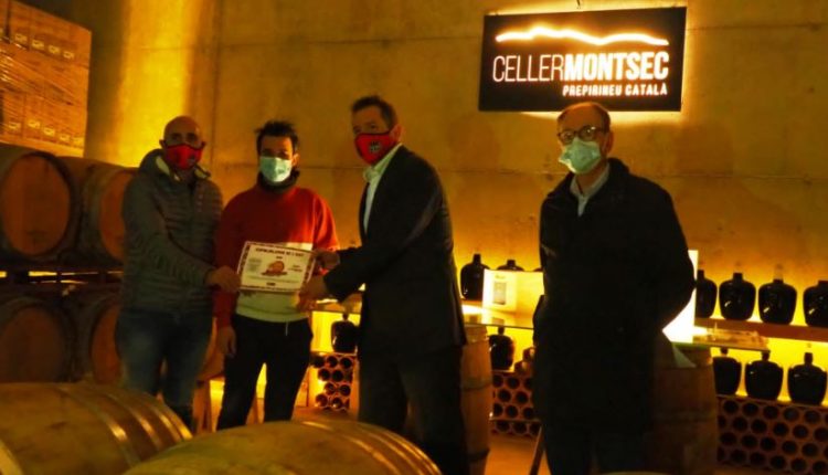 ARTESA DE SEGRE. La Consellera de Cultura Àngels Ponsa, l’artista Antoni Borrell, el club de bàsquet CENG Artesa de Segre i el viticultor Antoni Amigó, guanyadors dels premis Espinjolador de l’any