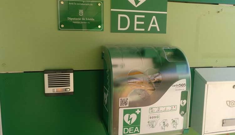 Tàrrega instal·la un nou desfibril·lador a l’Escola Maria Mercè Marçal i es reforça com a ciutat càrdioprotegida