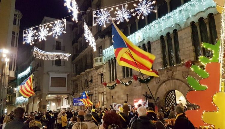 MULTIMÈDIA. CadenaBombollaLleida@CorPaeria, i cantada 135 del Cor Pl Paeria, reivindicant Llibertat...