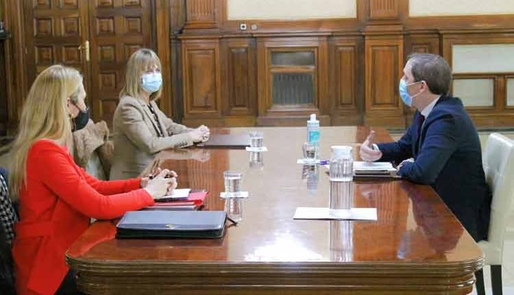 Reunió del subdelegat del Govern a Lleida, José Crespín, amb la directora provincial del SEPE, Mª Carme Zapater, i amb la nova Cap del Servei territorial d’Ocupació a Lleida, Alt Pirineu i Aran, Maria Jesús Marvà,