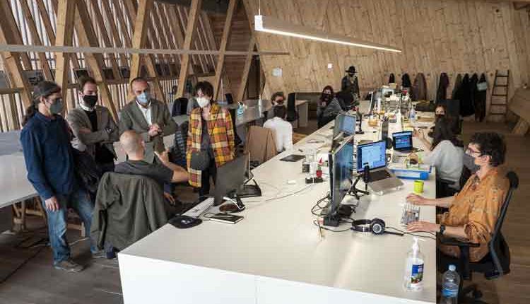 15 coworkers comparteixen espai i projectes a la Casa de Fusta del Centre Històric