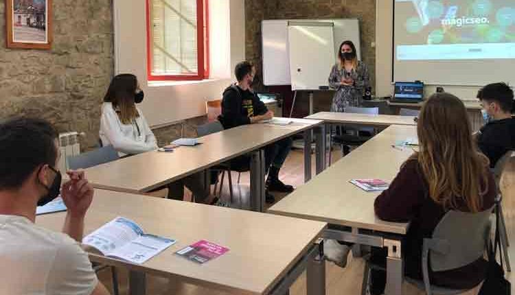 L’activitat, que forma part del projecte Singulars, s’ha centrat en la figura del Comunity Manager per gestionar la marca empresarial a la xarxa