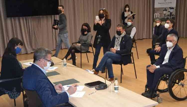 Signatura del conveni per a la realització de cursos de formació aeronàutica a l’Aeroport Lleida-Alguaire