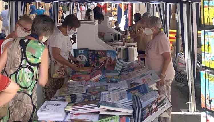 TÀRREGA. El Mercat de Sant Jordi tindrà dos espais diferenciats per compatibilitzar la participació de llibreries i floristeries amb la d’entitats