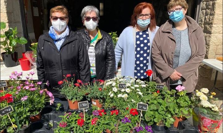 CASTELLDANS. Venda de flors amb motiu del dia de la Mare.