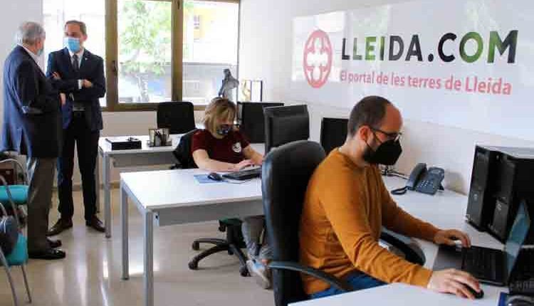 Visita del subdelegat del Govern a Lleida, José Crespín, a les instal·lacions del portal informatiu www.lleida.com coincidint amb el Dia Mundial d’Internet.