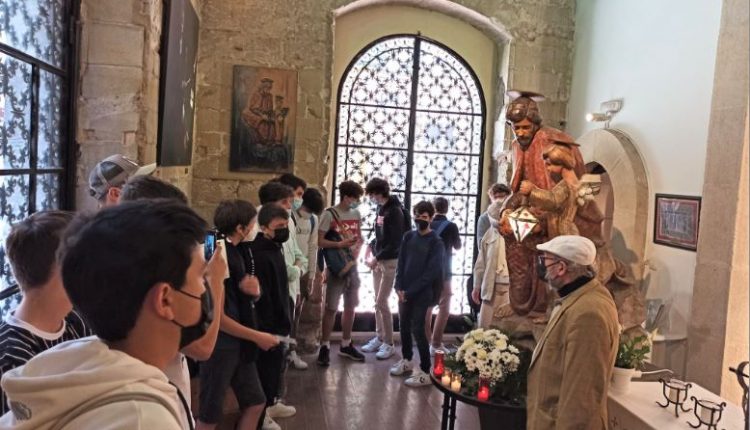 ALUMNES DEL PROJECTE "DESCOBRIM LLEIDA" VISITEN LA CAPELLA DEL PEU DEL ROMEU