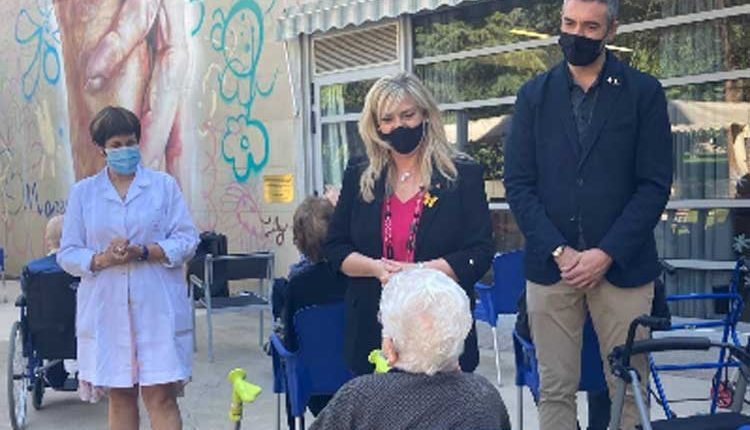 La consellera Cervera visita la Residència Llar Sant Josep de Lleida per traslladar el seu suport a familiars i treballadors del centre