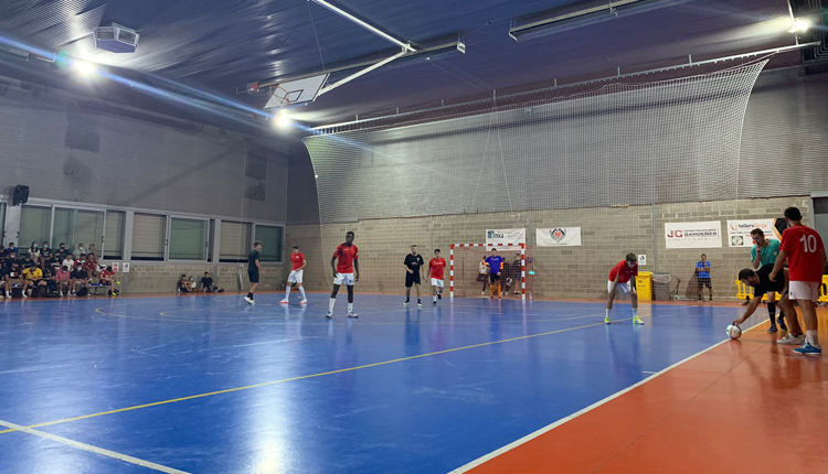 Corbins acull un torneig de futbol Sala durant el mes d’agost