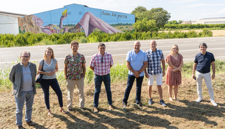 ‘Som la pera’ és un mural que defineix una societat optimista i amb talent'