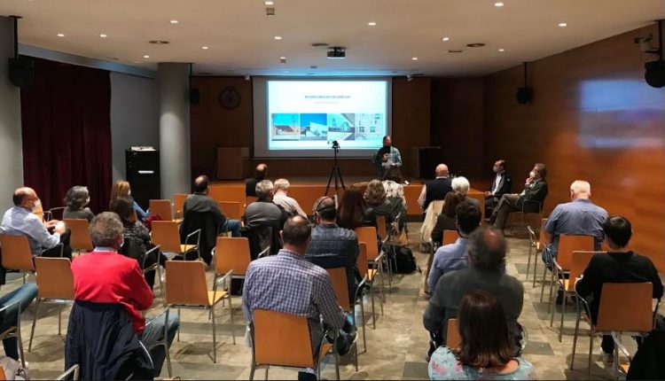 Una quarantena d’assistents en l’Arquitectour Debat que reflexiona sobre el model de l’escola del futur
