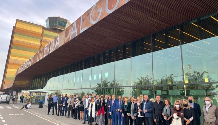 Dos-cents enginyers lleidatans celebren el Dia de la Professió a l’aeroport Lleida-Alguaire