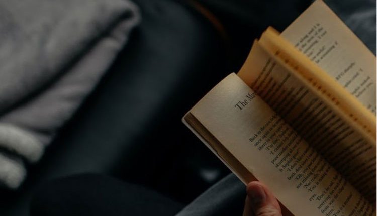 Conoce la saga literaria que no puedes perderte este año, La Decisión de la Espada