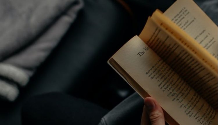 Conoce la saga literaria que no puedes perderte este año, La Decisión de la Espada