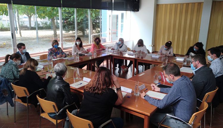 La vicepresidenta del Parlament de Catalunya, Alba Vergés, es reuneix amb entitats i serveis socials de Tàrrega per avaluar els nous reptes de l’atenció a la gent gran