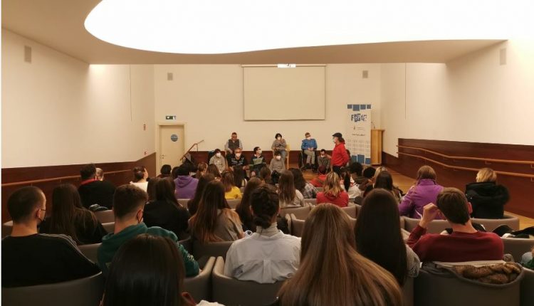 La Màxima, la companyia de teatre d’Ilersis, s’estrena a la UdL amb una representació en el marc del projecte Aprenem Junts