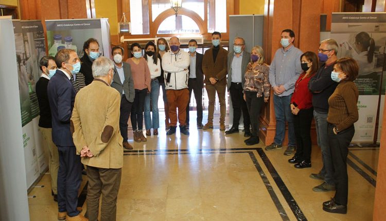 La Subdelegació acull l’exposició de l’AECC “50 anys canviant la història del càncer”