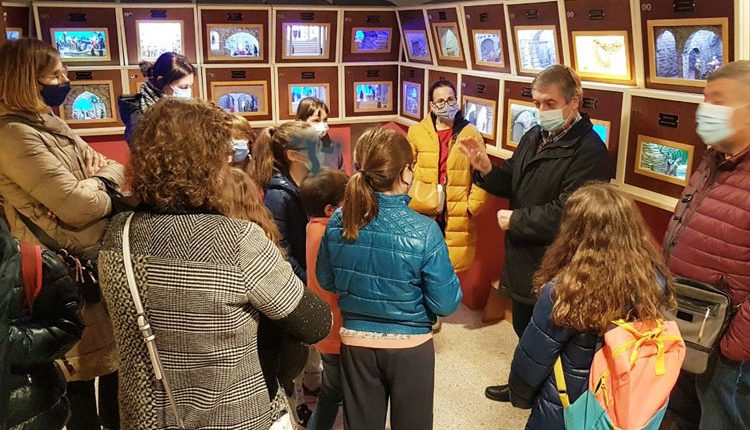 INFANTS DE CATEQUESI DE SANT IGNASI VISITEN ELS DIORAMES BÍBLICS DEL PEU DEL ROMEU