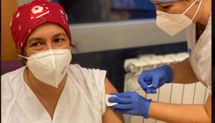 Vacunar no és només punxar’, la campanya del Consell i l’AIFICC per visibilitzar el lideratge de les infermeres al capdavant de la vacunació