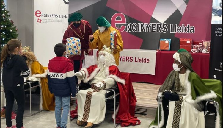 Els Reis Mags d'Orient porten regals als nens i nenes d'Enginyers Lleida