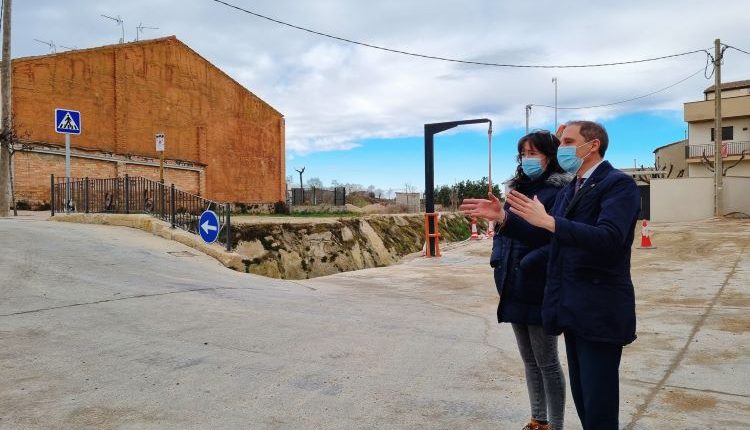 Visita del subdelegat del Govern a Lleida, José Crespín, a Les Garrigues.  s’ha reunit amb l’alcaldessa de L’Albi i ha visitat el Club Tennis Taula Borges.