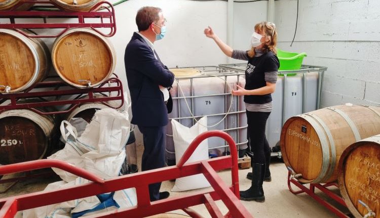 El subdelegat del Govern a Lleida, José Crespín, visita les instal·lacions de Farm Brewery Lo Vilot d’Almacelles