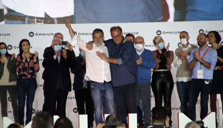 Antich relleva Cuixart amb la promesa que Òmnium "seguirà sent-hi": "Sabem on volem anar i què cal fer per arribar-hi"