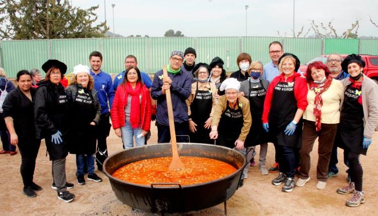 Alpicat recupera dos anys després la festa de la Matança del Porc, que esdevé a més un espai de recollida de fons per a La Marató per Ucraïna